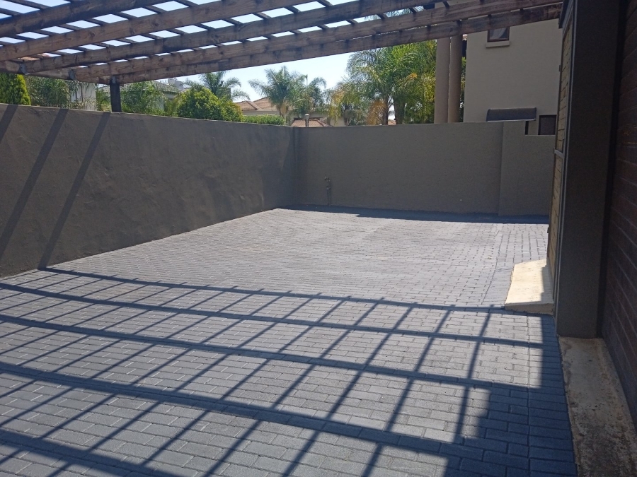 To Let 5 Bedroom Property for Rent in Xanadu North West